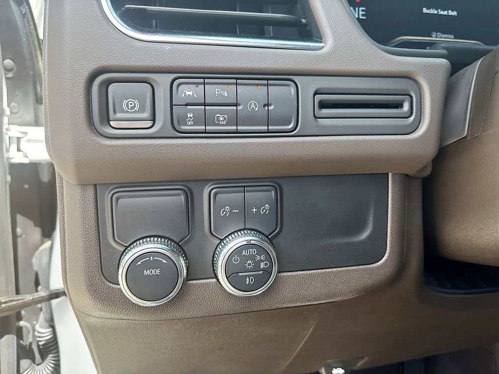 Used 2024 GMC Yukon XL SLT w/ SLT Luxury Package RWD image 41