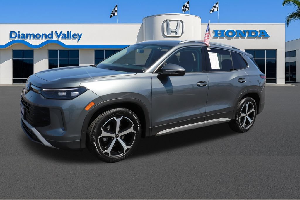 Used 2026 Volkswagen Tiguan SE FWD image 3