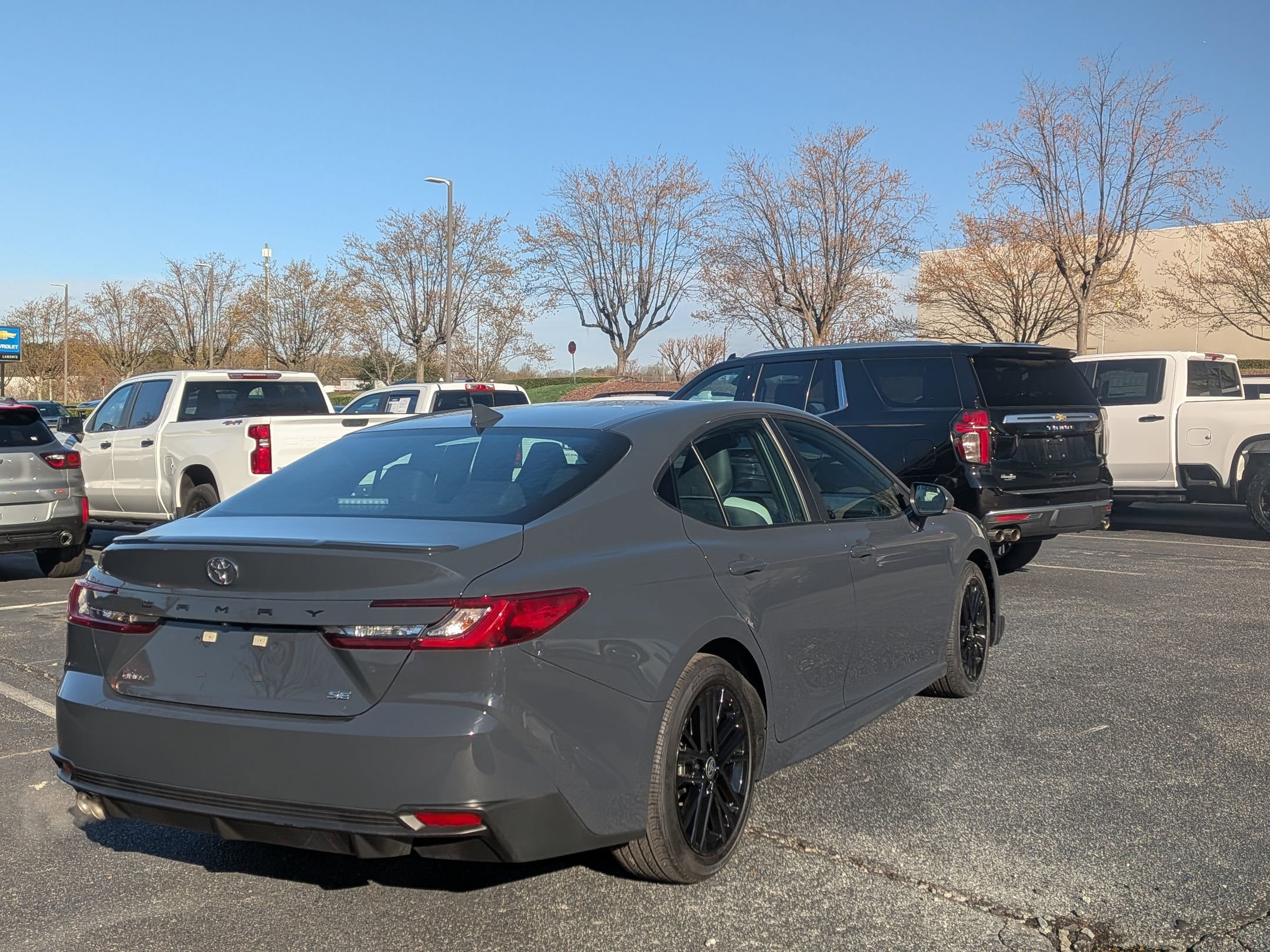 Used 2025 Toyota Camry SE image 9