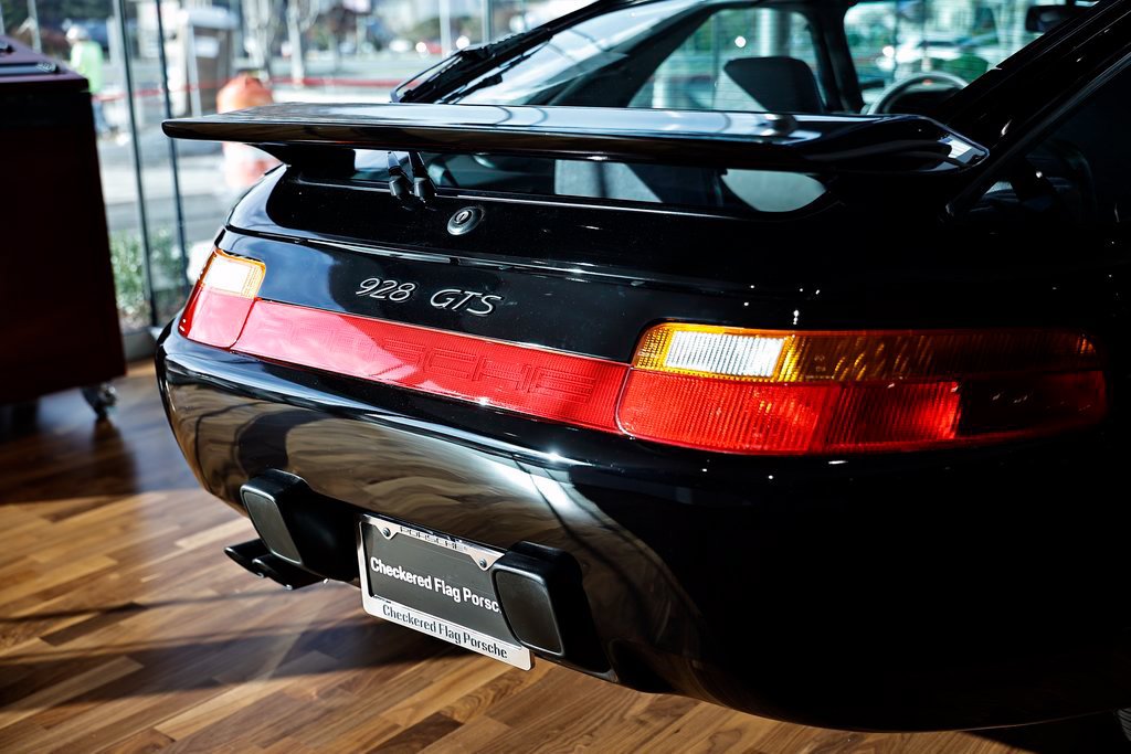 Used 1994 Porsche 928 GTS RWD image 8
