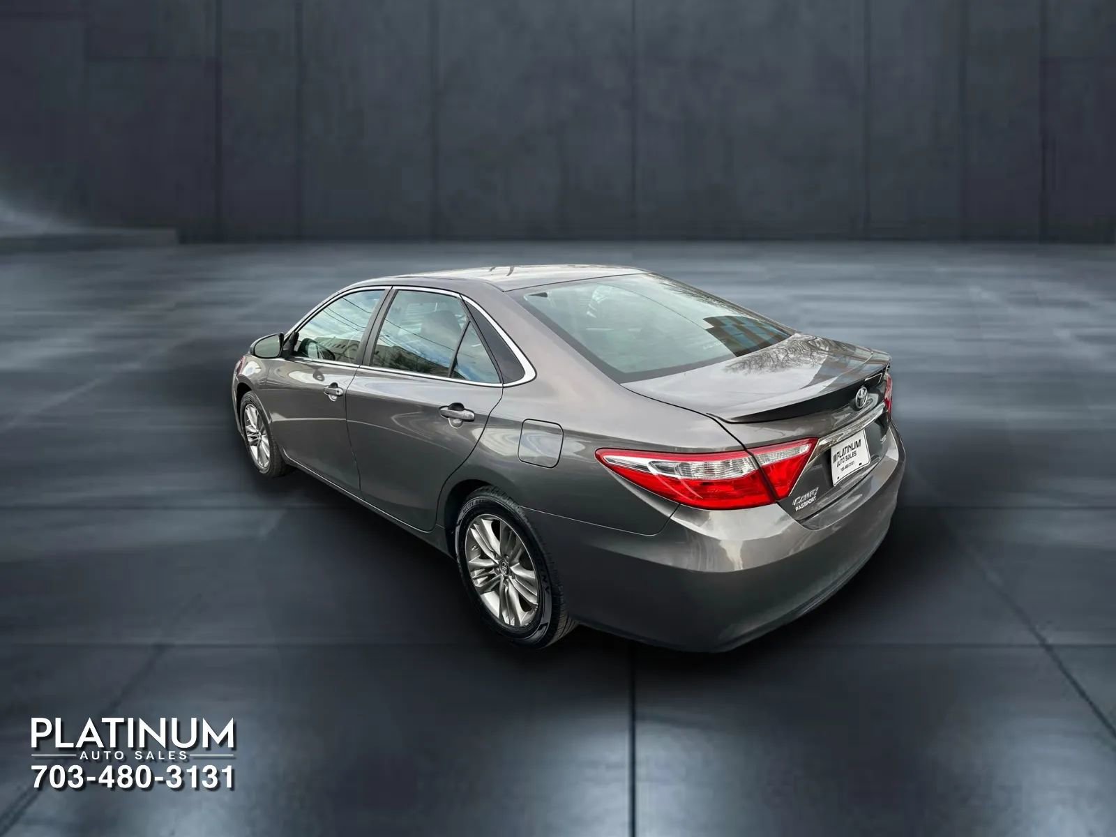 Used 2017 Toyota Camry SE image 5