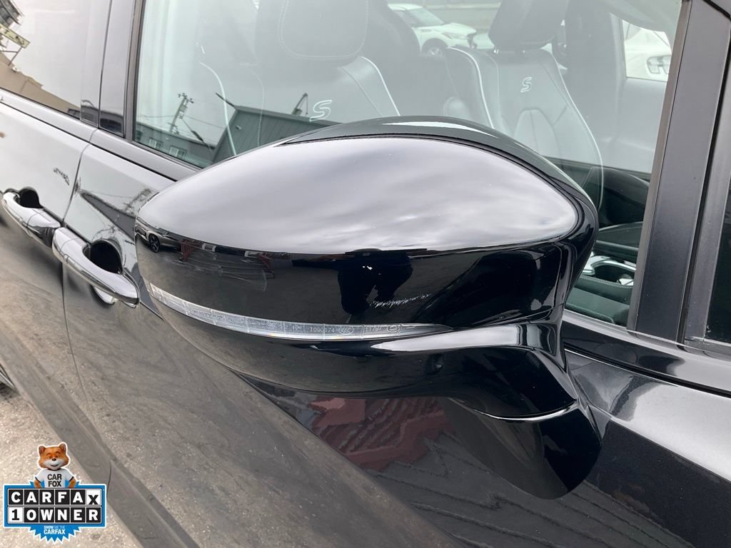 Used 2023 Chrysler Pacifica Limited w/ Uconnect Theater Family Group FWD image 86
