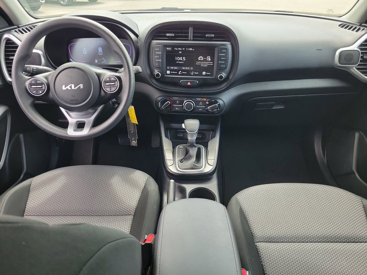 Used 2025 Kia Soul LX w/ LX Technology Package FWD image 11