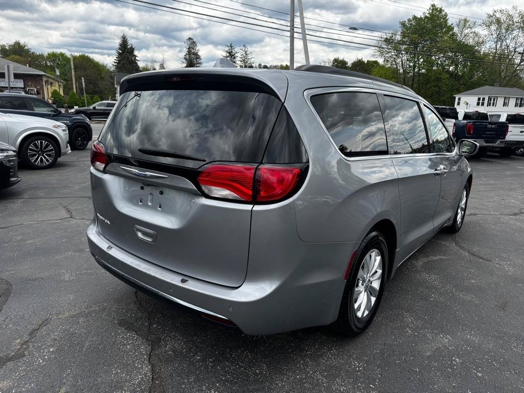 Used 2018 Chrysler Pacifica Touring Plus FWD image 6