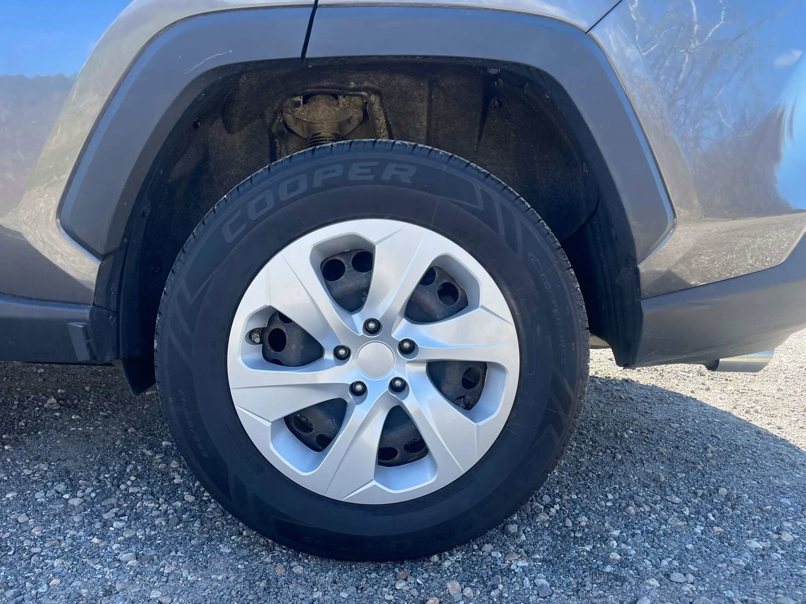 Used 2019 Toyota RAV4 LE AWD/4WD image 33