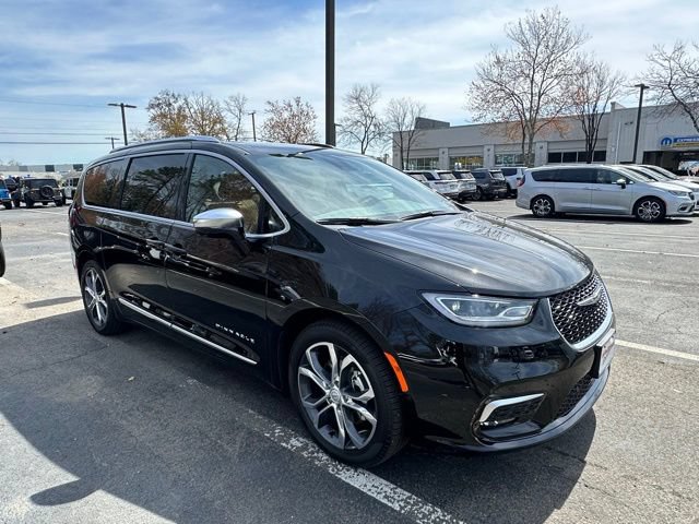 New 2026 Chrysler Pacifica Pinnacle w/ Trailer Tow Group FWD image 8