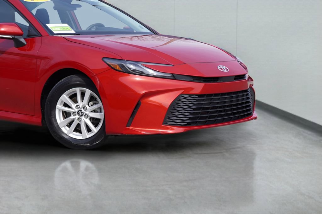 Used 2025 Toyota Camry LE FWD image 3