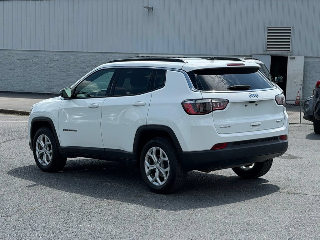 Used 2024 Jeep Compass Latitude AWD/4WD image 7