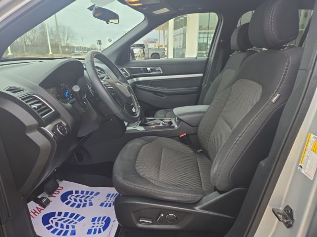 Used 2017 Ford Explorer XLT image 9