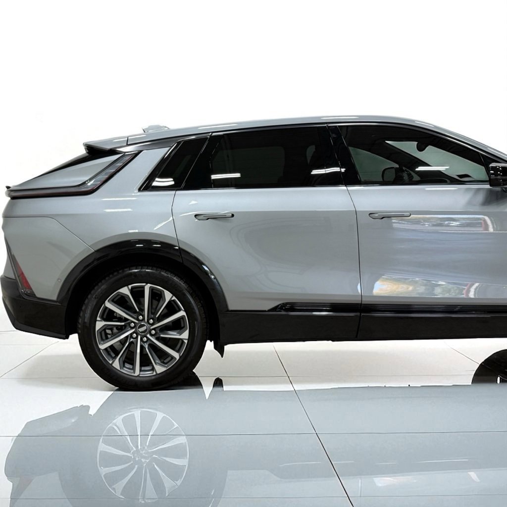 Used 2024 Cadillac Lyriq Sport image 4