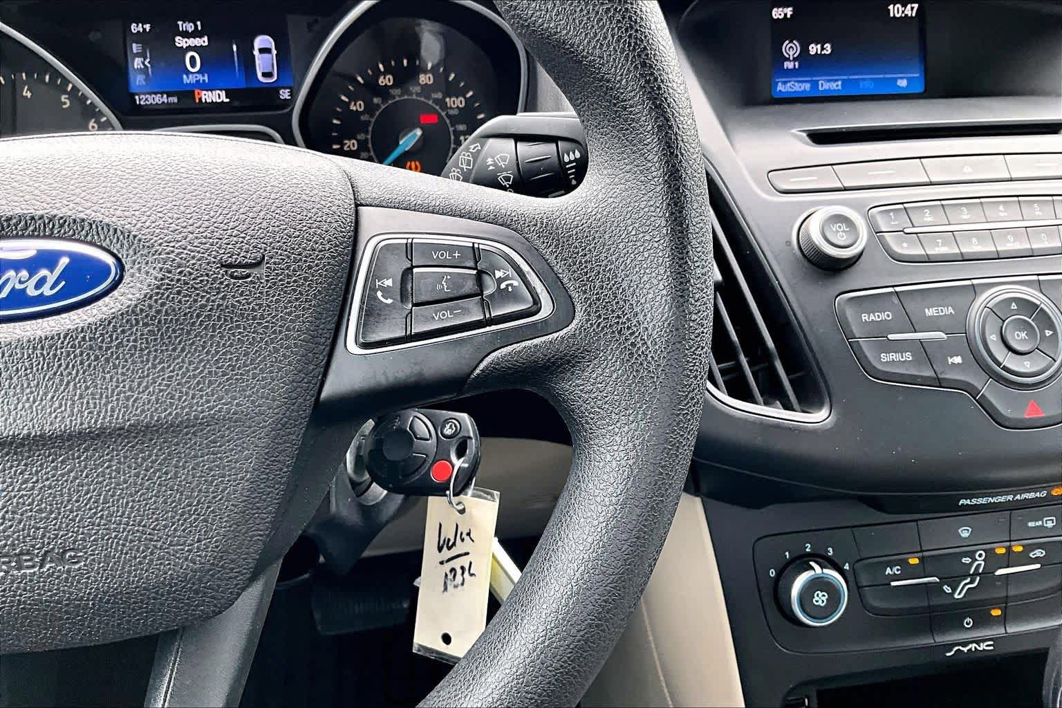 Used 2015 Ford Focus SE FWD image 25