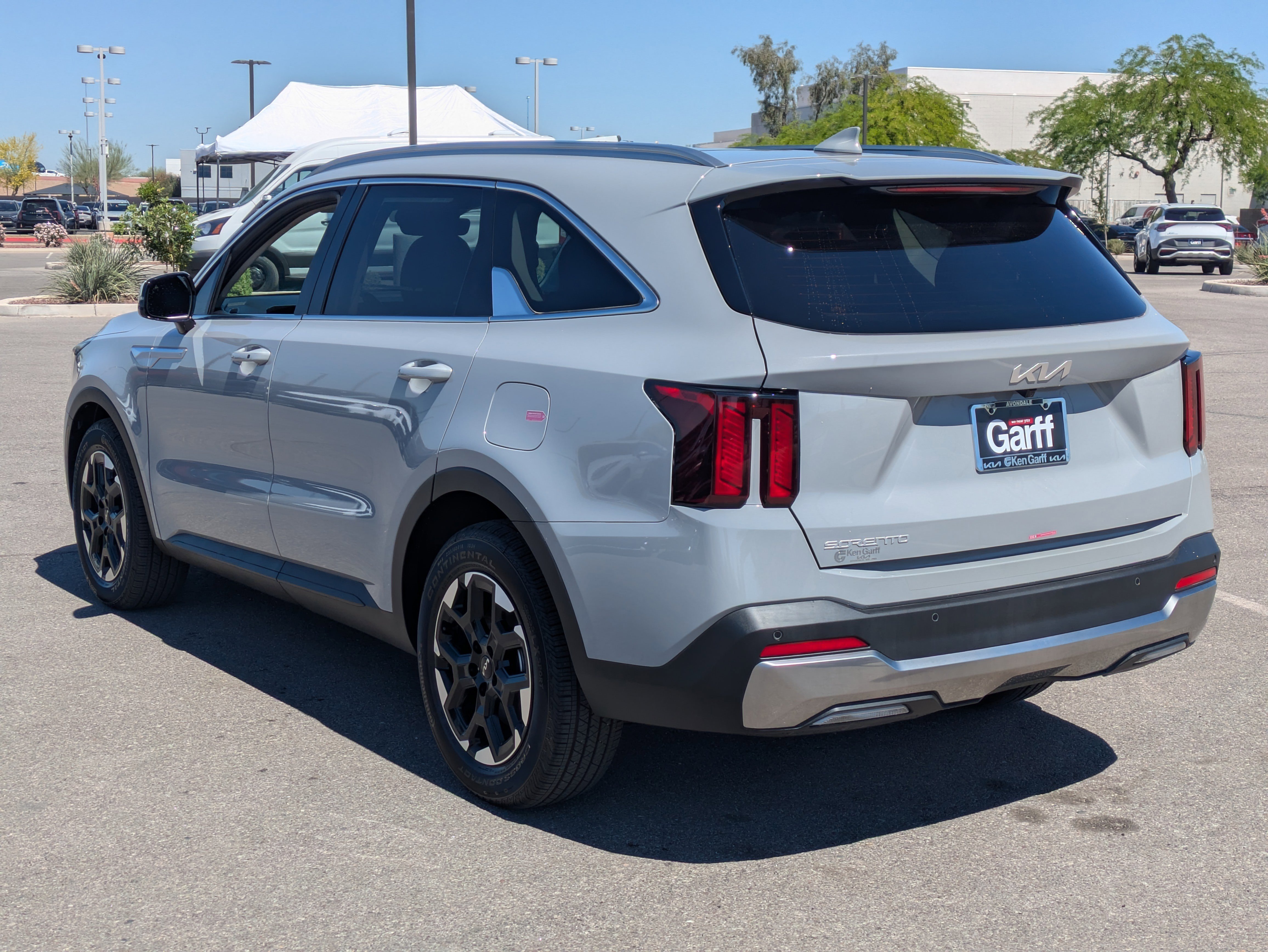 Certified 2025 Kia Sorento S w/ Panoramic Sunroof Package image 3