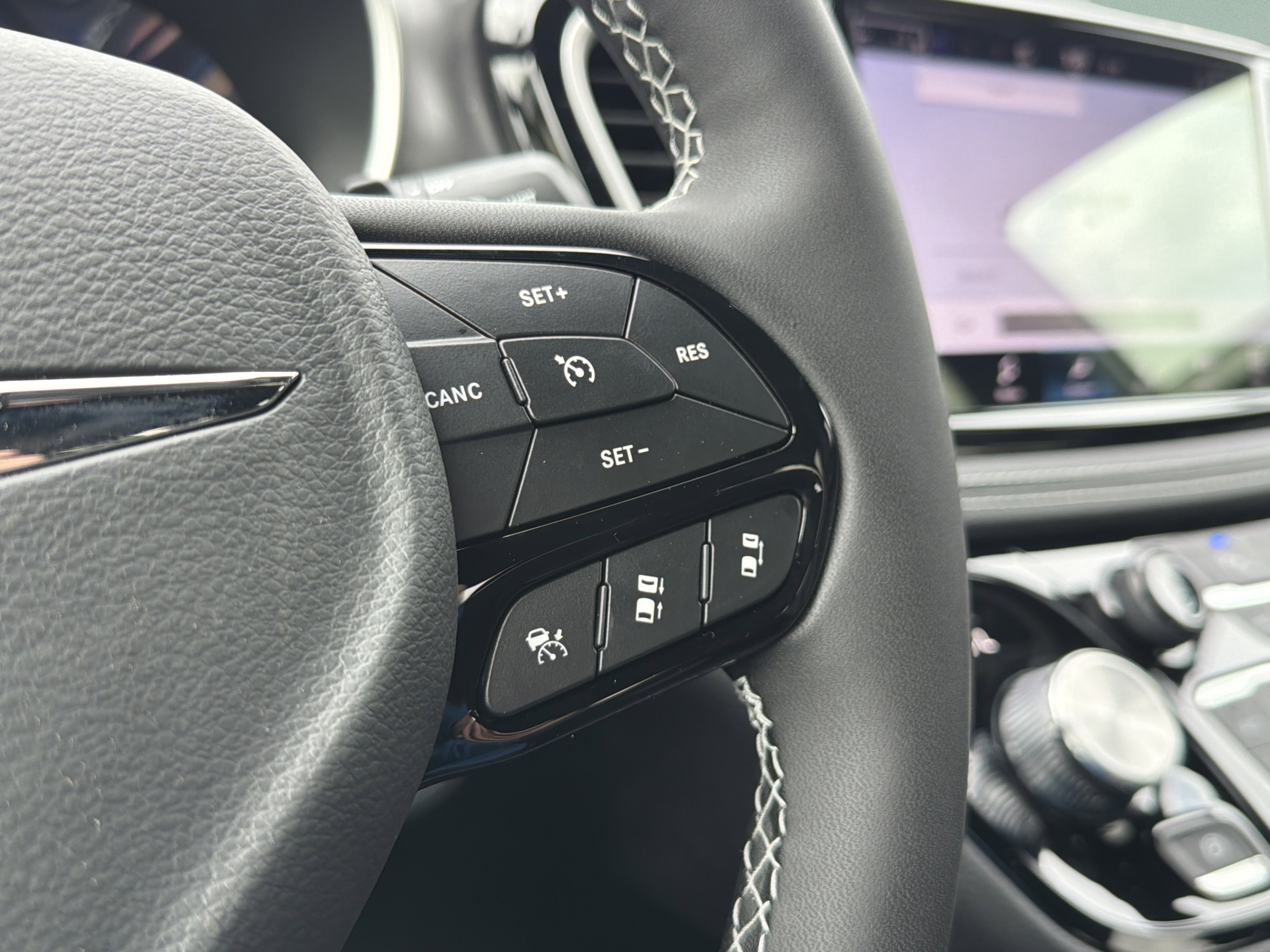 New 2026 Chrysler Pacifica Select w/ S Appearance Package FWD image 11
