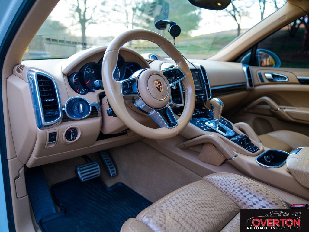 Used 2015 Porsche Cayenne S image 9