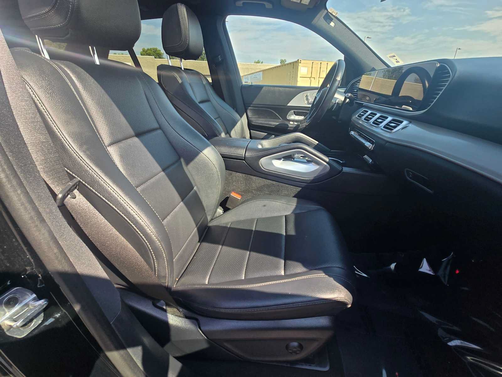 Used 2025 Mercedes-Benz GLE 350 4MATIC w/ Driver Assistance Package image 10