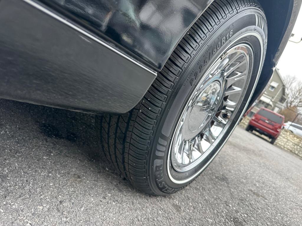 Used 2002 Lincoln Town Car Cartier RWD image 12