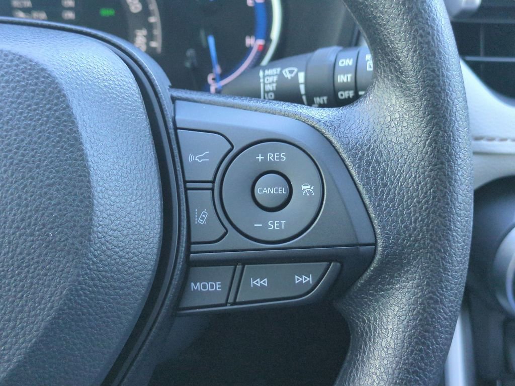 Used 2025 Toyota RAV4 XLE AWD/4WD image 19