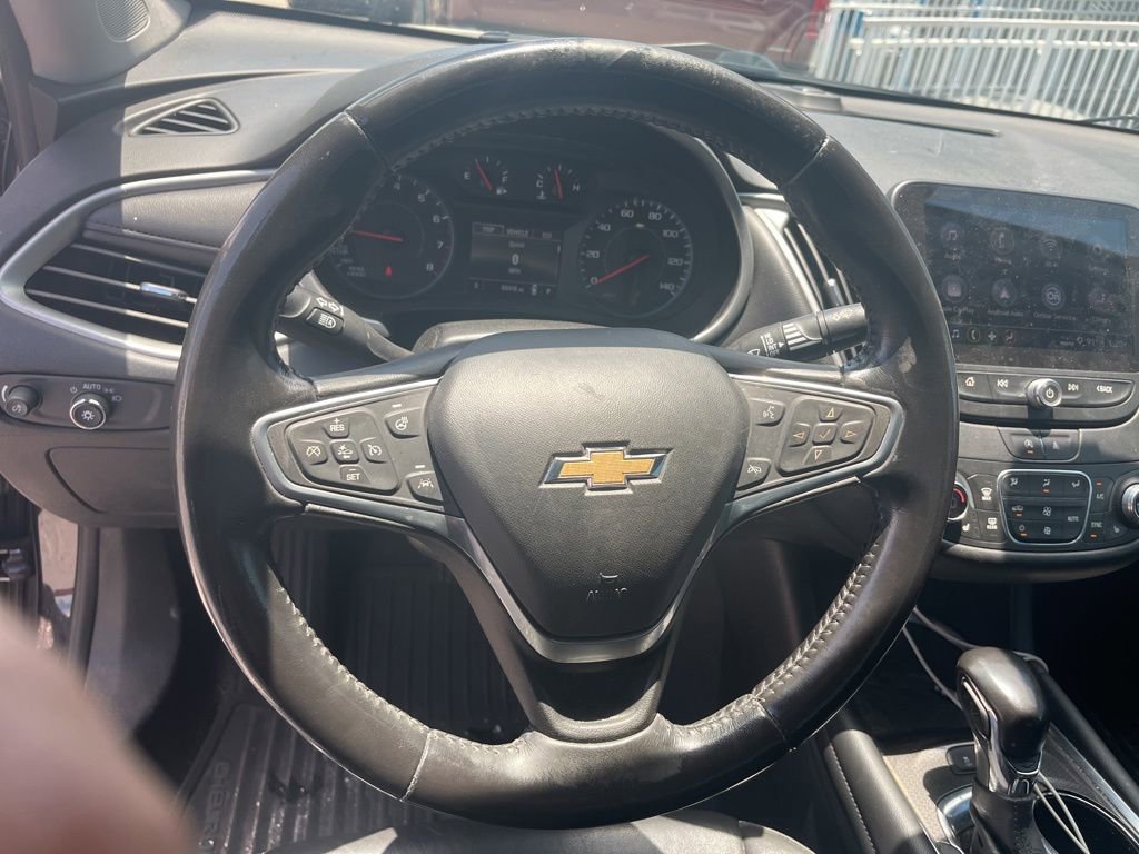 Used 2022 Chevrolet Malibu LT w/ Leather Package FWD image 9
