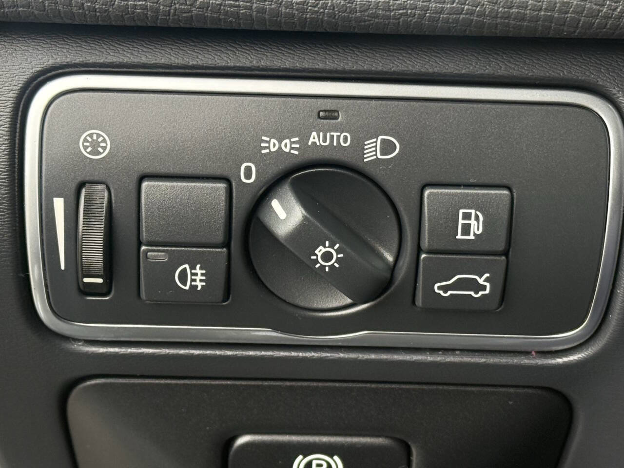 Used 2016 Volvo XC60 T5 Platinum w/ Climate Package image 13