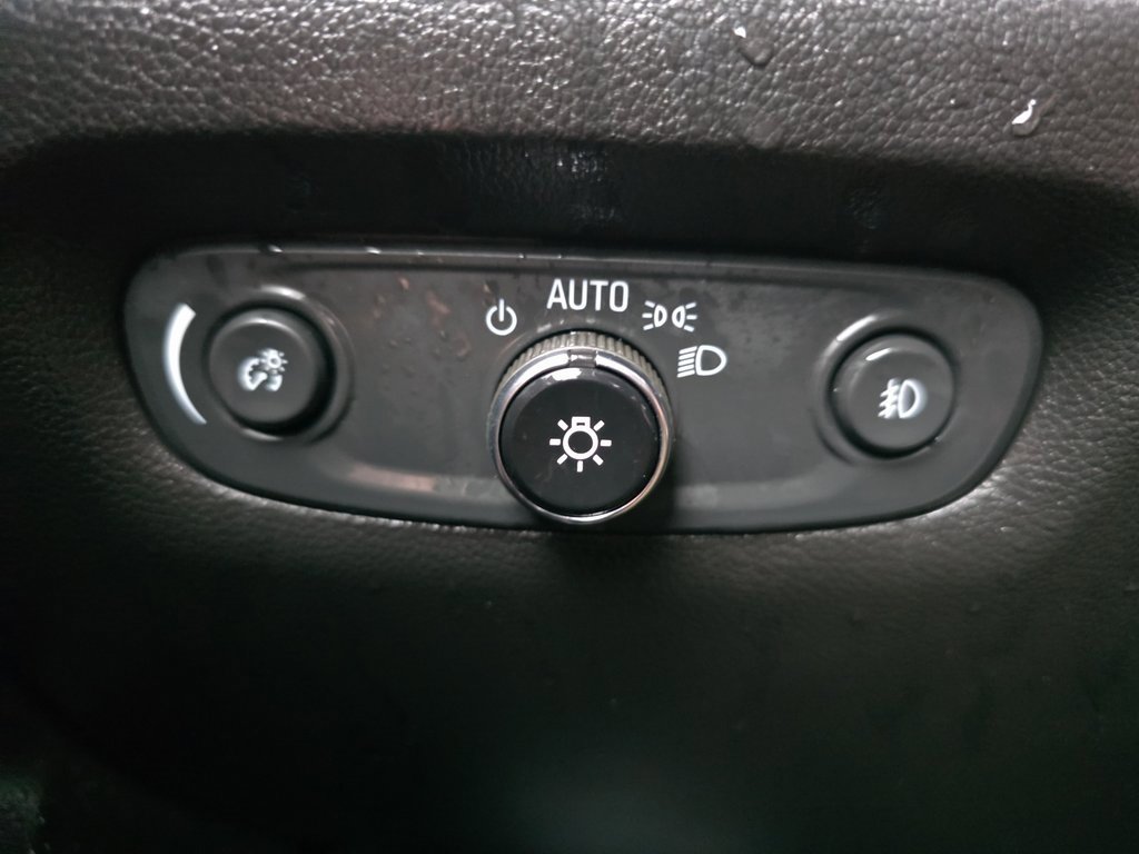 Used 2021 Chevrolet Traverse Premier w/ Redline Edition image 27