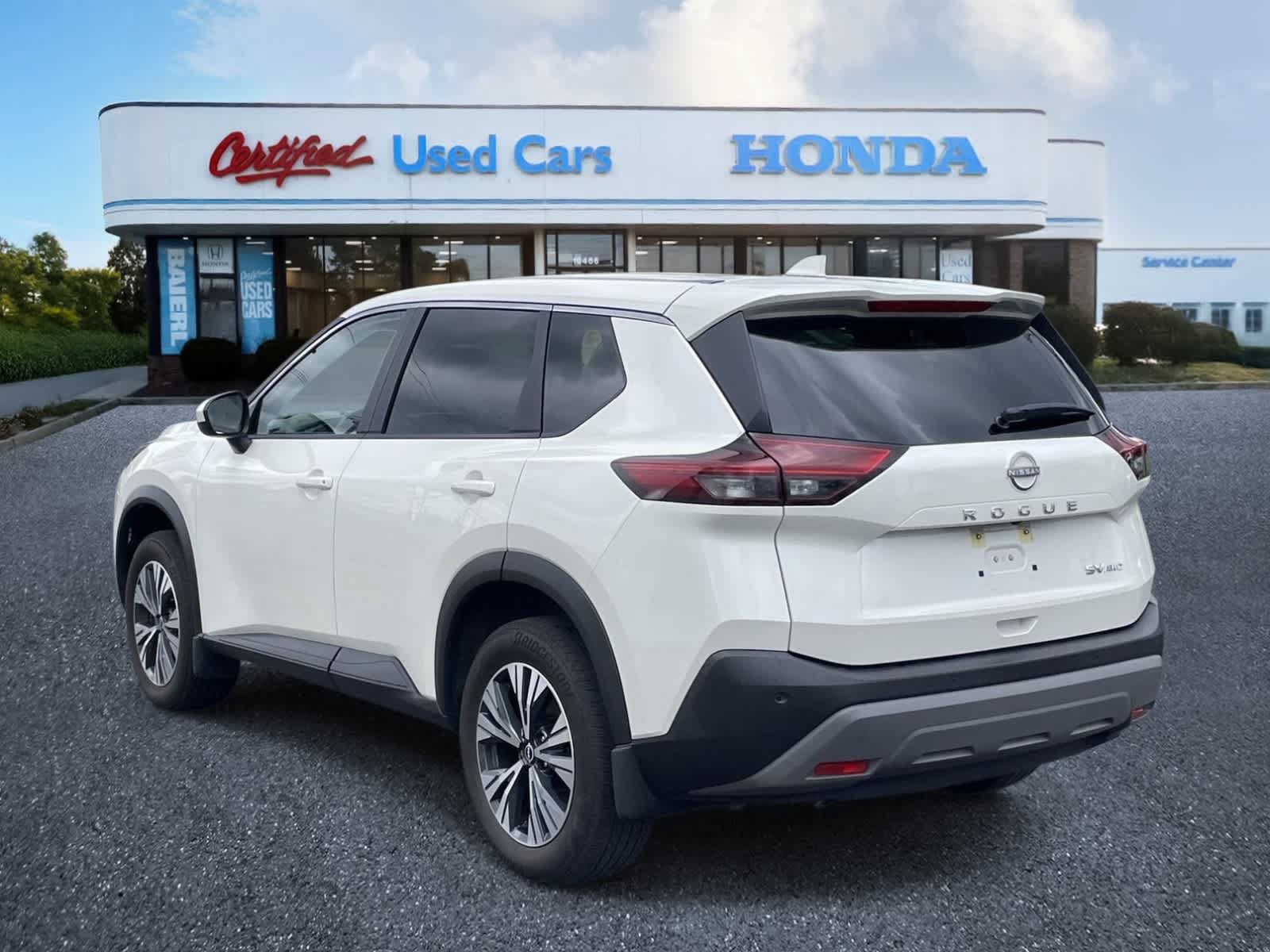 Used 2023 Nissan Rogue SV AWD/4WD image 3