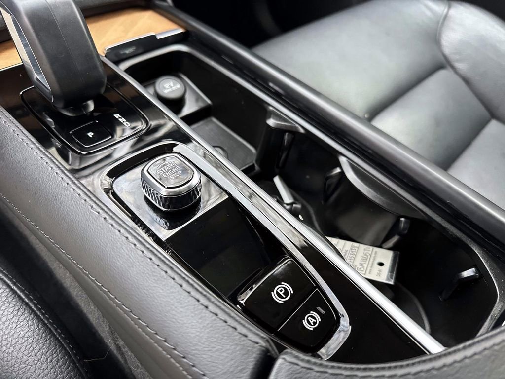 Used 2023 Volvo XC90 B6 Plus w/ Protection Package Premier image 24