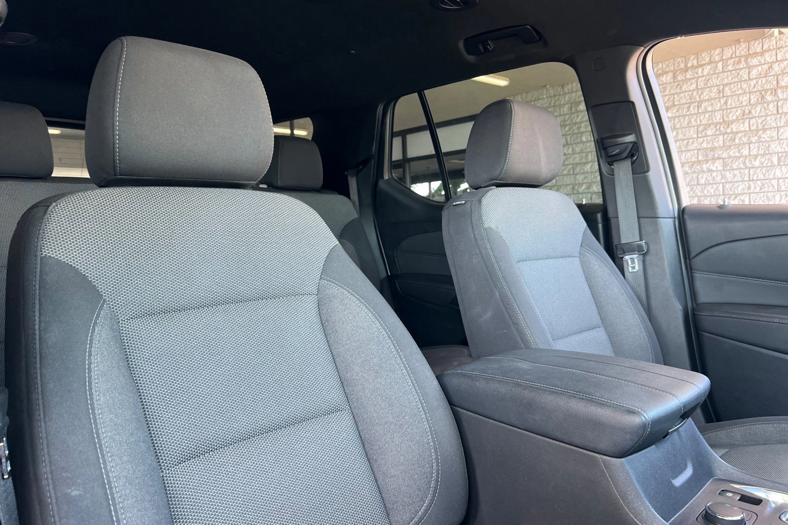 Used 2023 Chevrolet Traverse LT image 18