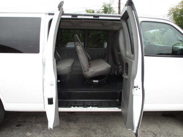Used 2019 Chevrolet Express 3500 LS image 21
