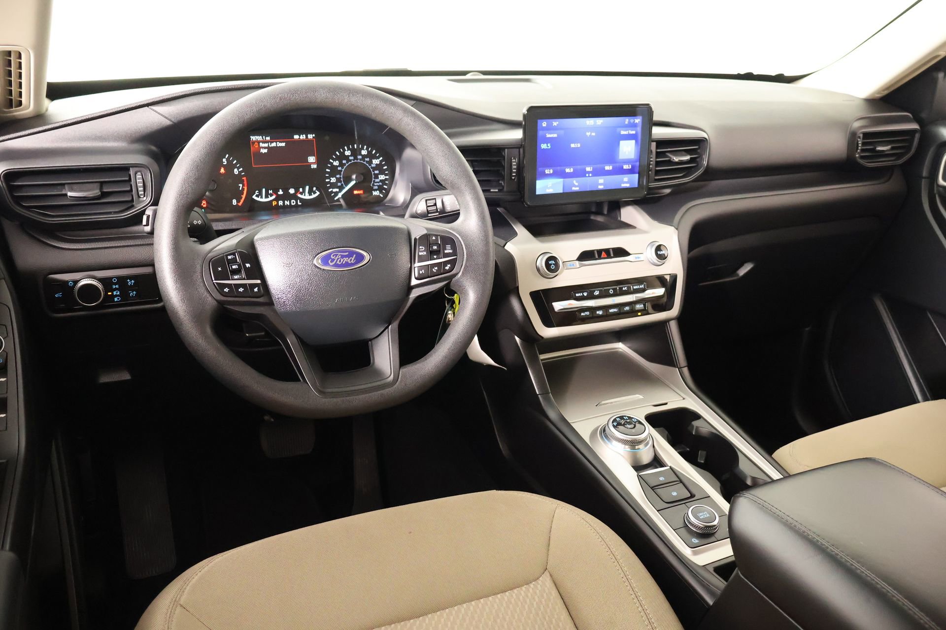 Used 2023 Ford Explorer 4WD image 2