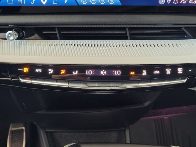 Certified 2025 Cadillac Optiq Sport 2 w/ LPO, Floor Liner Package AWD/4WD image 21