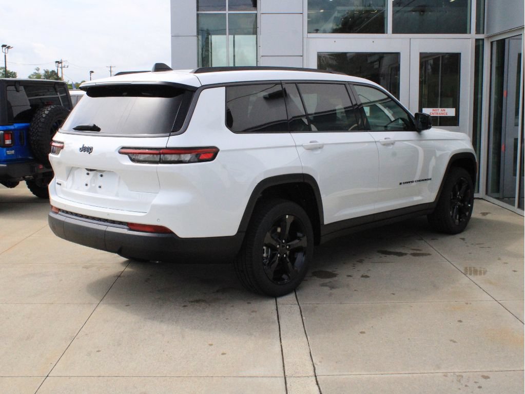 New 2026 Jeep Grand Cherokee L Limited w/ Limited Altitude Package AWD/4WD image 6