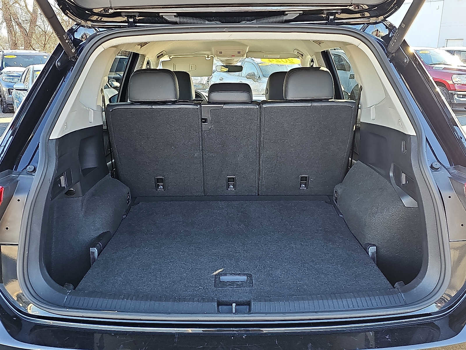 Used 2024 Volkswagen Tiguan SE image 29