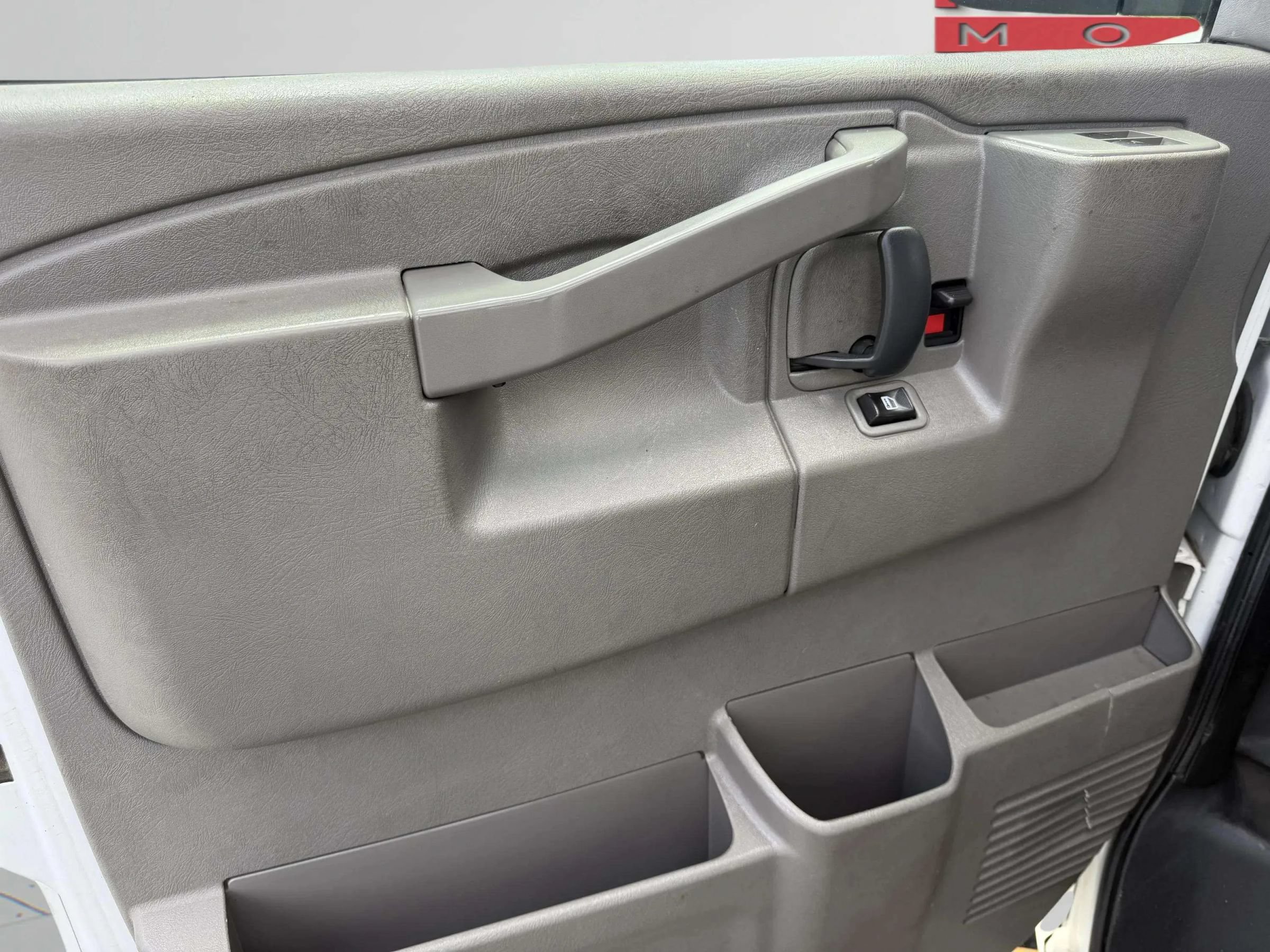 Used 2017 GMC Savana 2500 RWD image 14