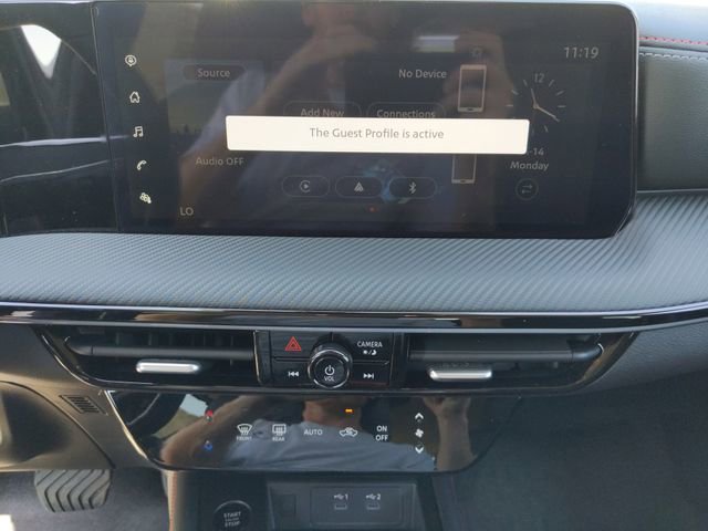 Certified 2025 Nissan Kicks SR image 30