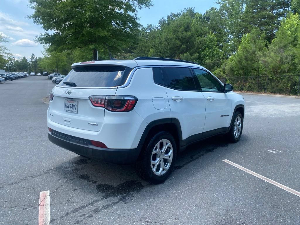 Used 2024 Jeep Compass Latitude AWD/4WD image 3