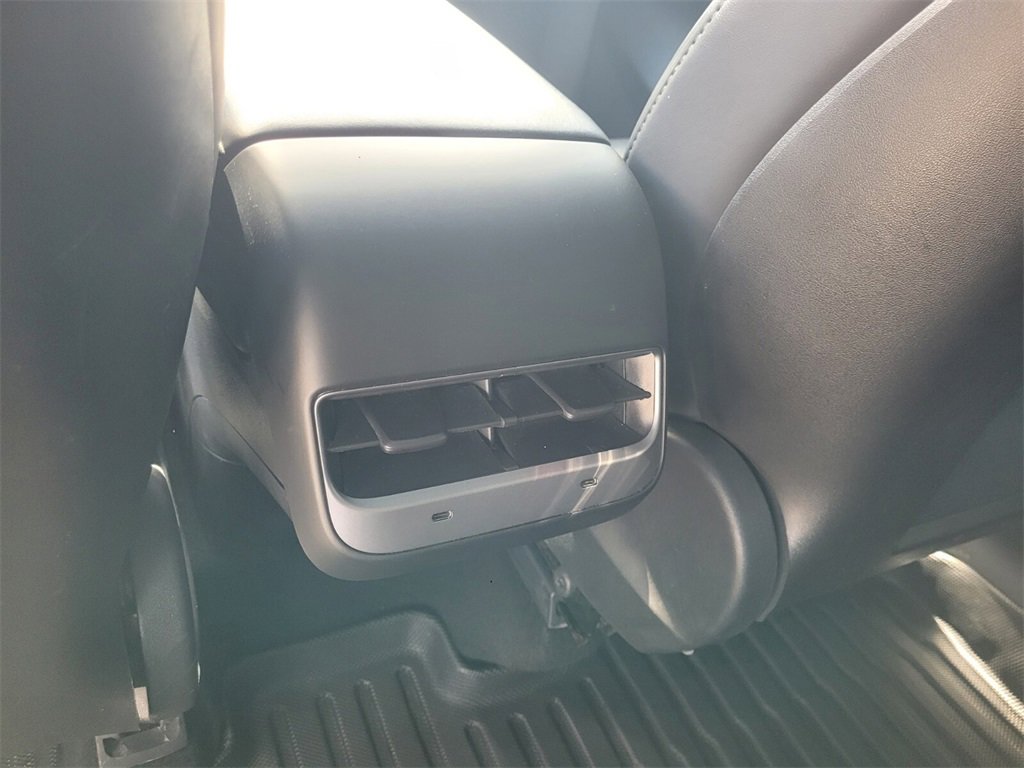 Used 2020 Tesla Model Y Long Range image 7