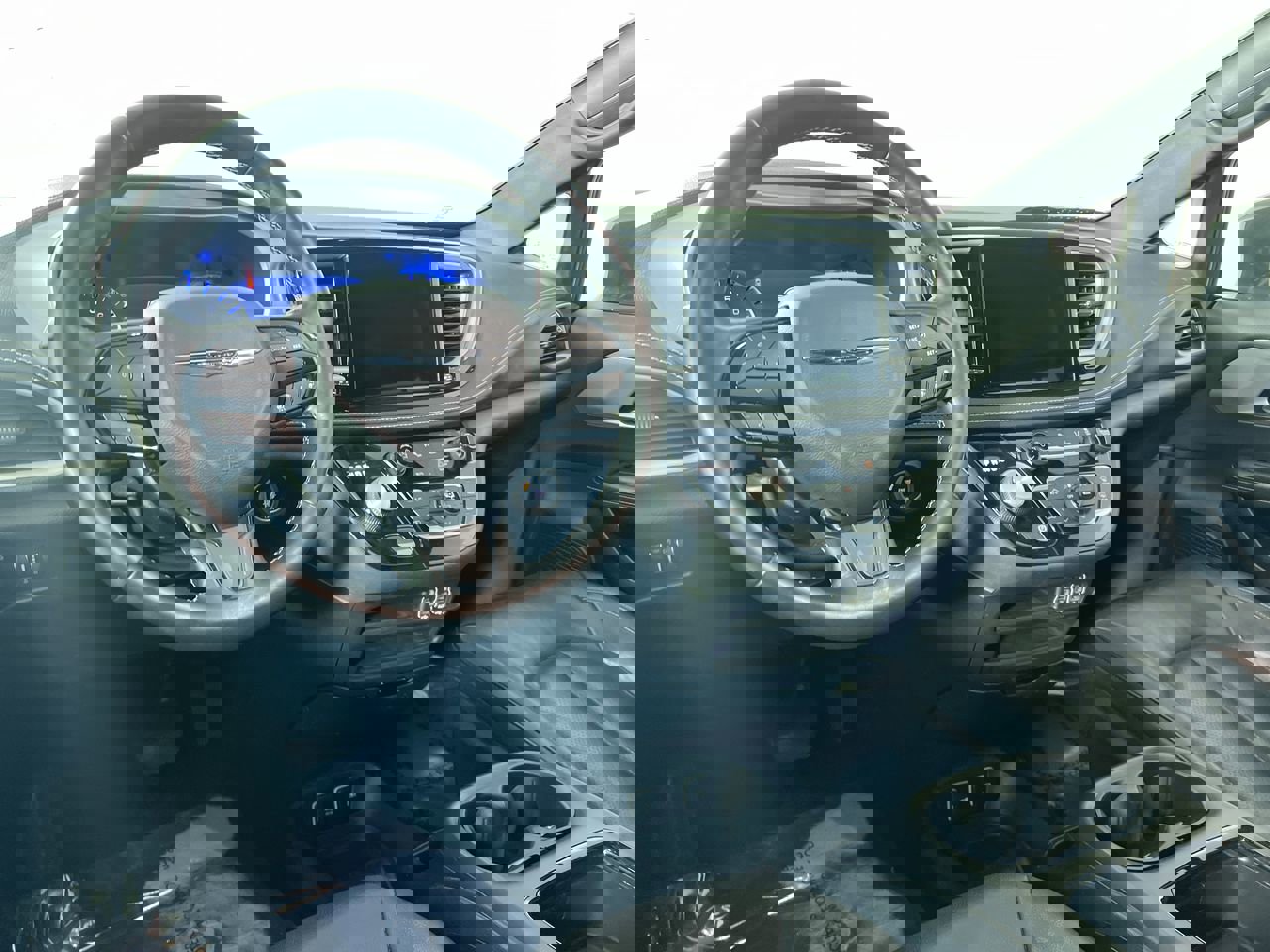 Used 2021 Chrysler Pacifica Touring-L w/ S Appearance Package image 27