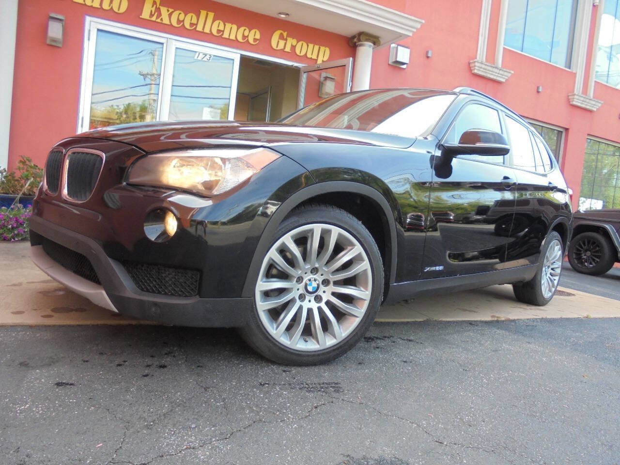 Used 2013 BMW X1 xDrive28i w/ Ultimate Pkg AWD/4WD image 2