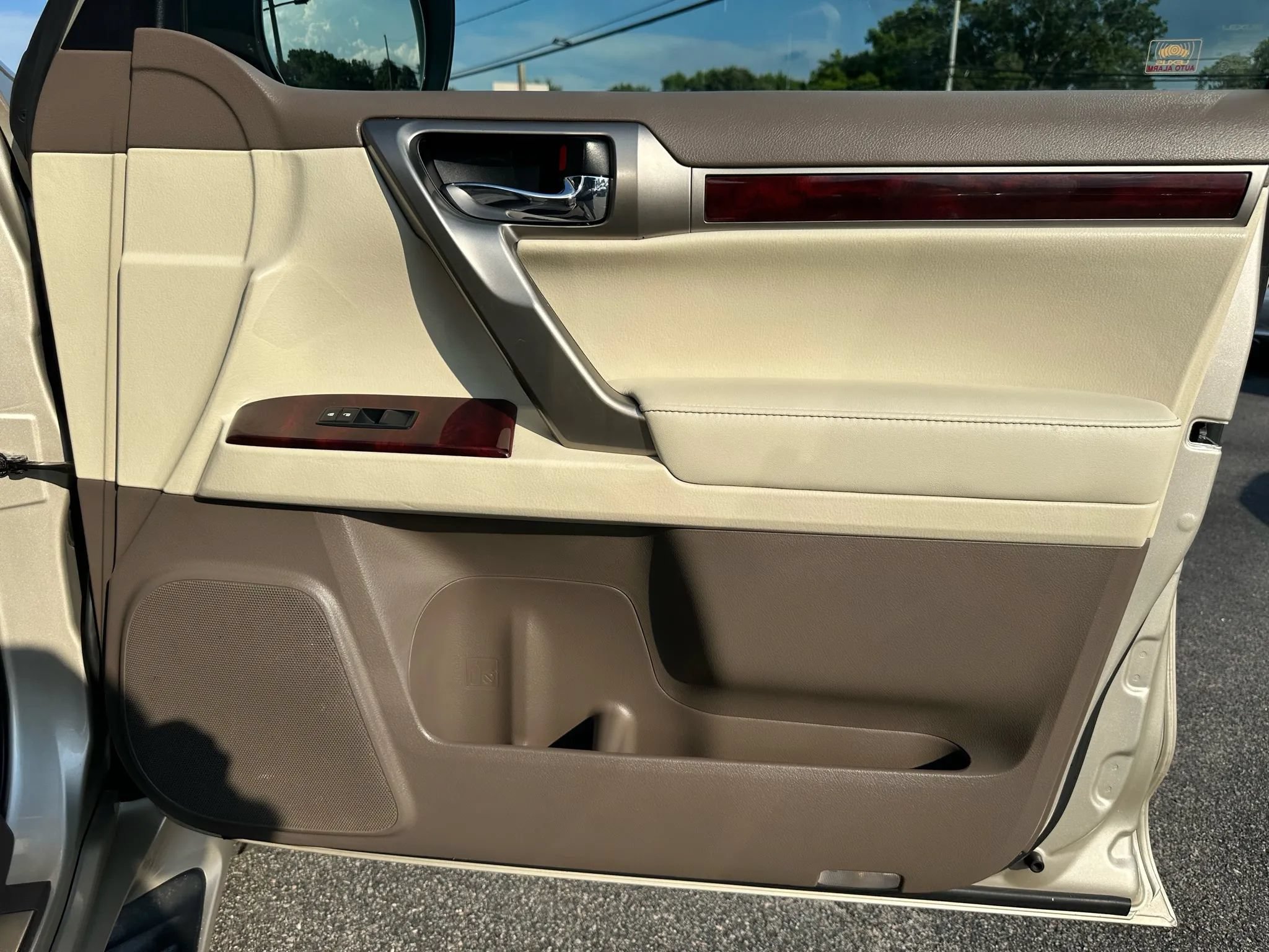 Used 2011 Lexus GX 460 w/ Comfort Plus Pkg AWD/4WD image 26