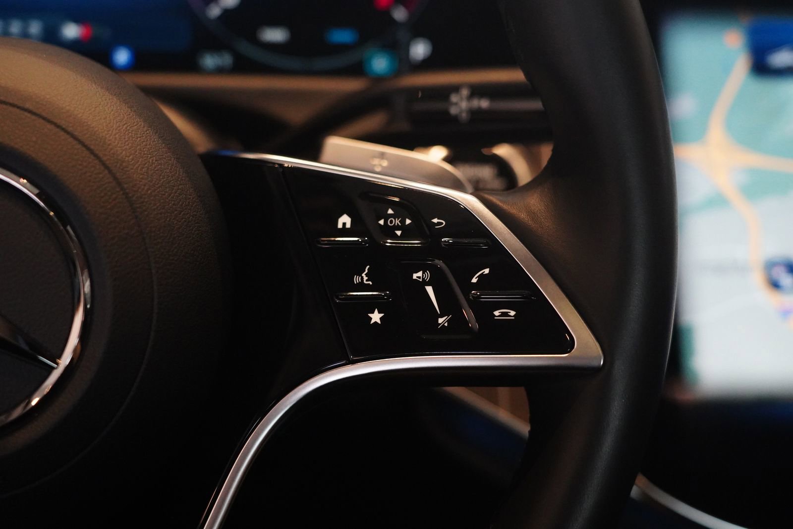 Used 2025 Mercedes-Benz E 350 4MATIC Sedan image 18