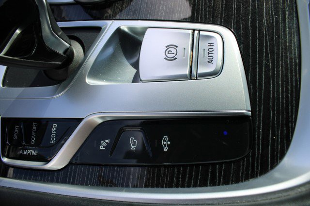 Used 2019 BMW 750i M SPORT DRIVER ASSIST+ w/ M Sport Package image 32