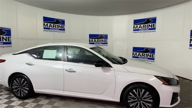 Used 2024 Nissan Altima 2.5 SV image 3