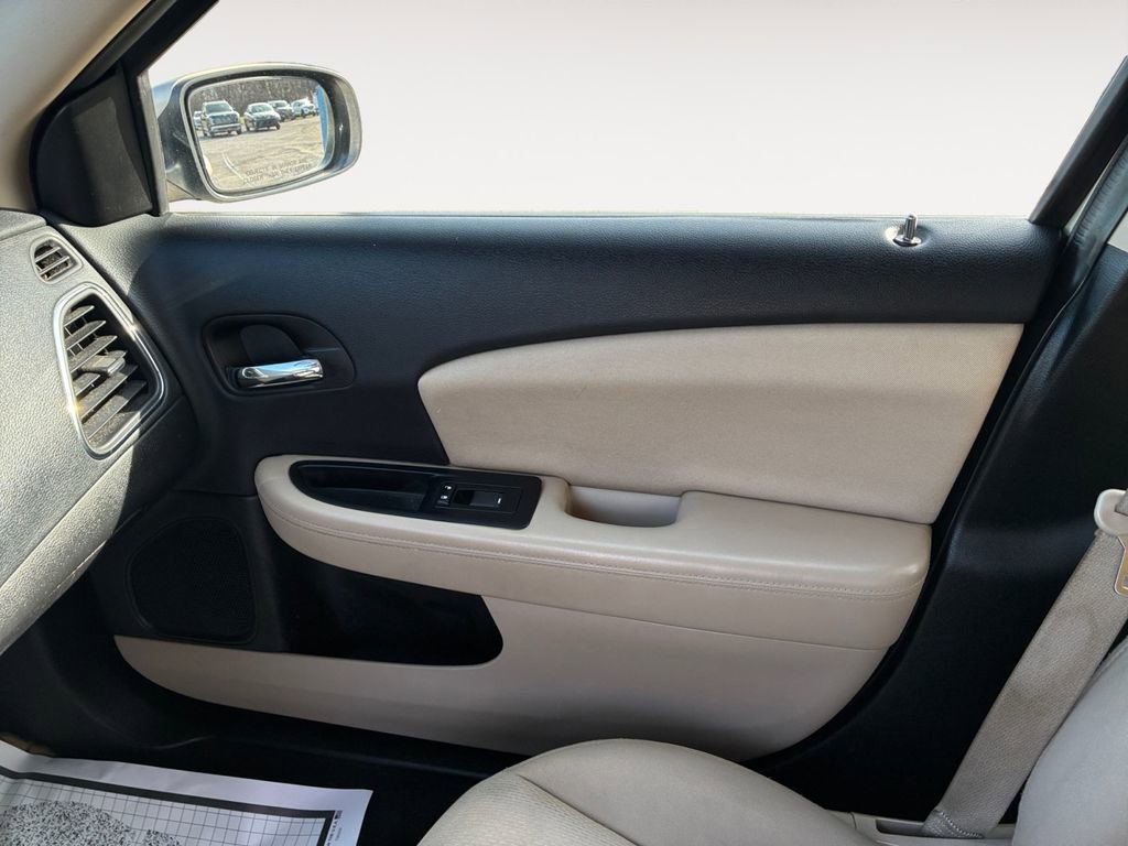 Used 2013 Chrysler 200 LX image 29