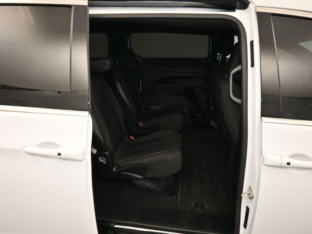 Used 2024 Chrysler Pacifica Touring image 47