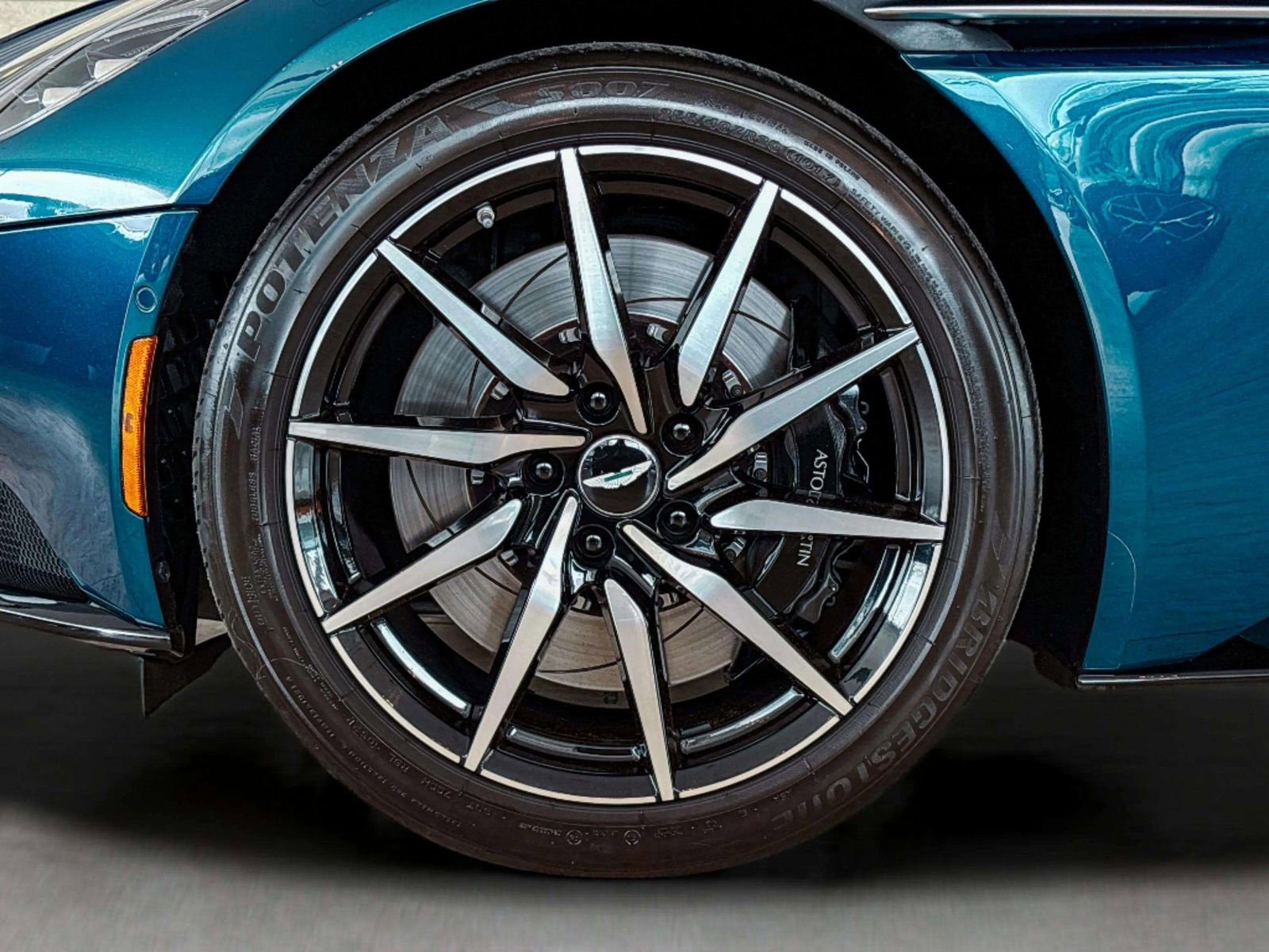 Used 2021 Aston Martin DB11 Volante image 11