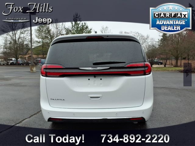 Used 2026 Chrysler Pacifica Select image 7