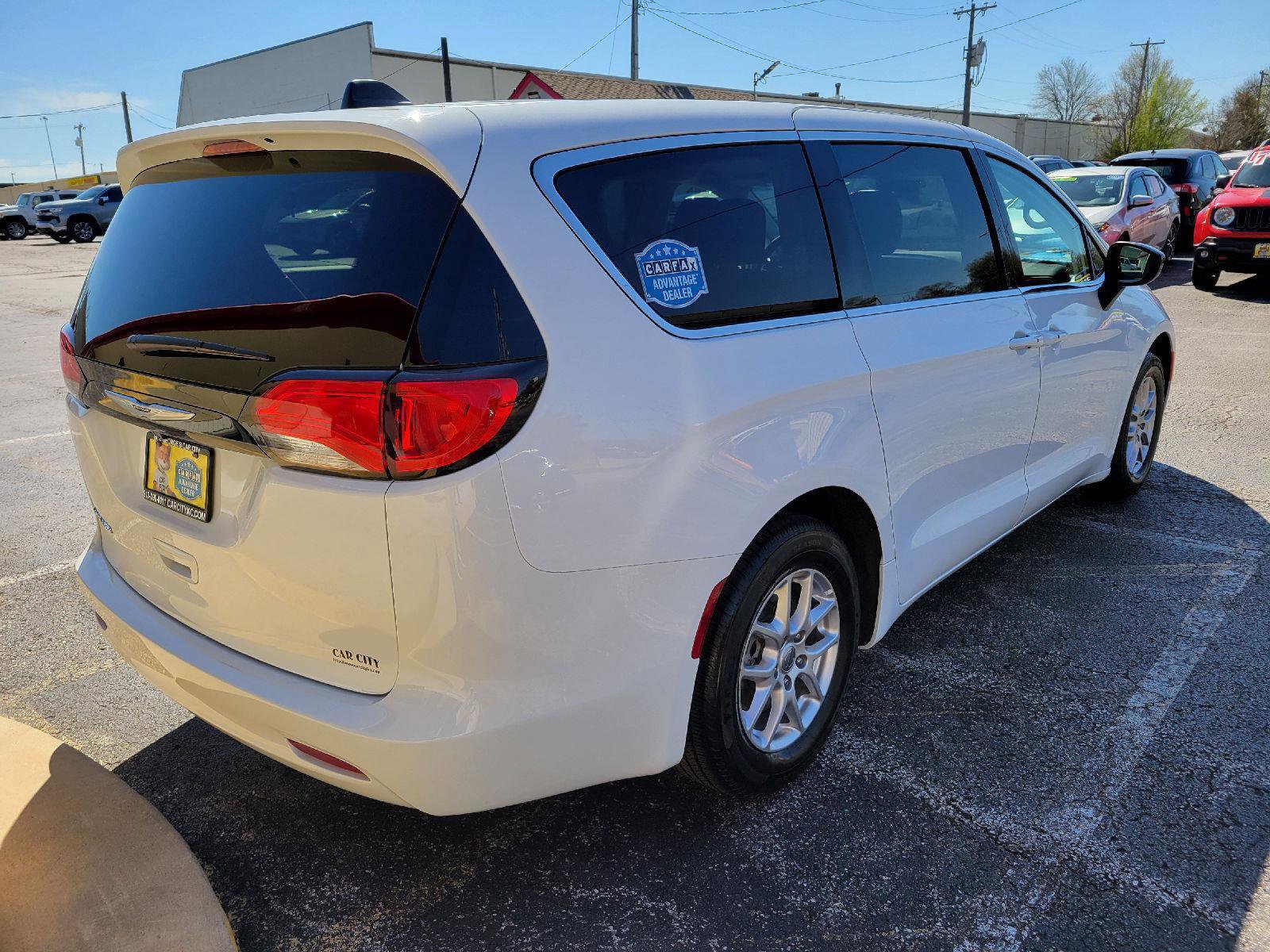 Used 2024 Chrysler Voyager LX image 27