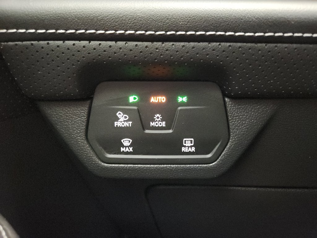 Certified 2025 Volkswagen Atlas Cross Sport SE FWD image 11