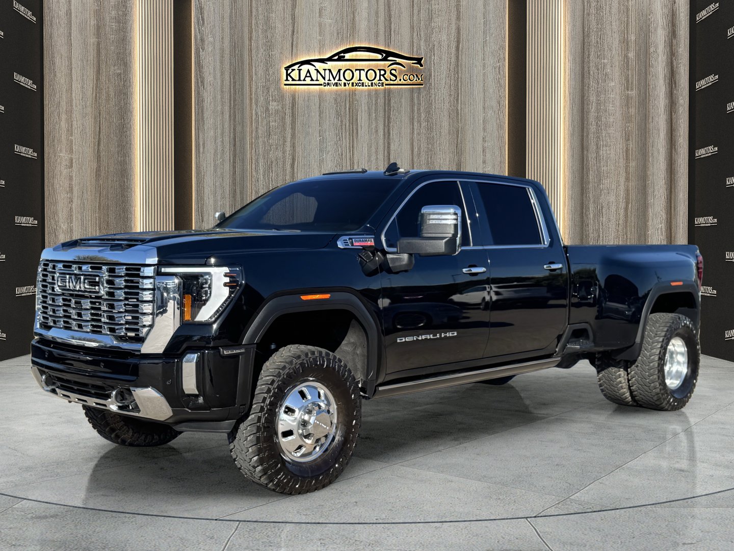 Used 2024 GMC Sierra 3500 Denali w/ Denali Reserve Package image 3