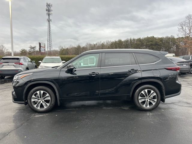 Used 2024 Toyota Highlander XLE image 10